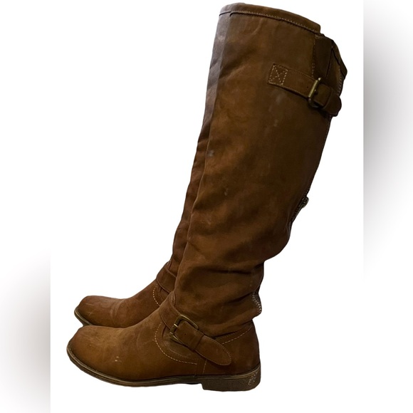 Shoes - BAYLEY Soft Suede Knee High Boots. Women’s size 8. Zip up. GUC